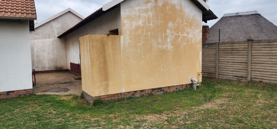To Let 5 Bedroom Property for Rent in Roodia Free State